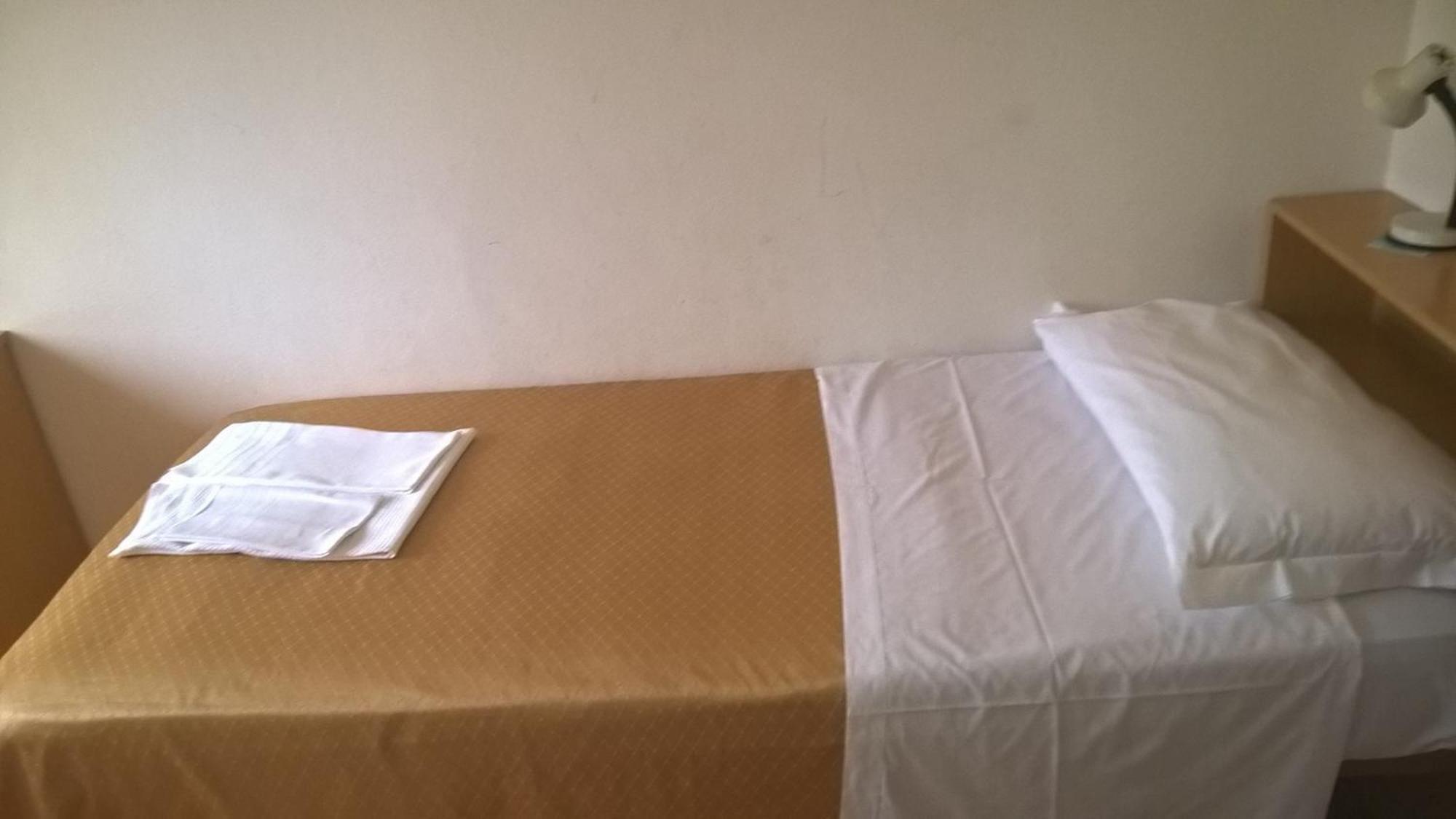 Hotel Parigi Castel San Pietro Terme Rum bild
