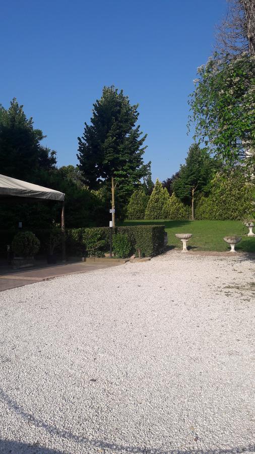 Hotel Parigi Castel San Pietro Terme Exteriör bild