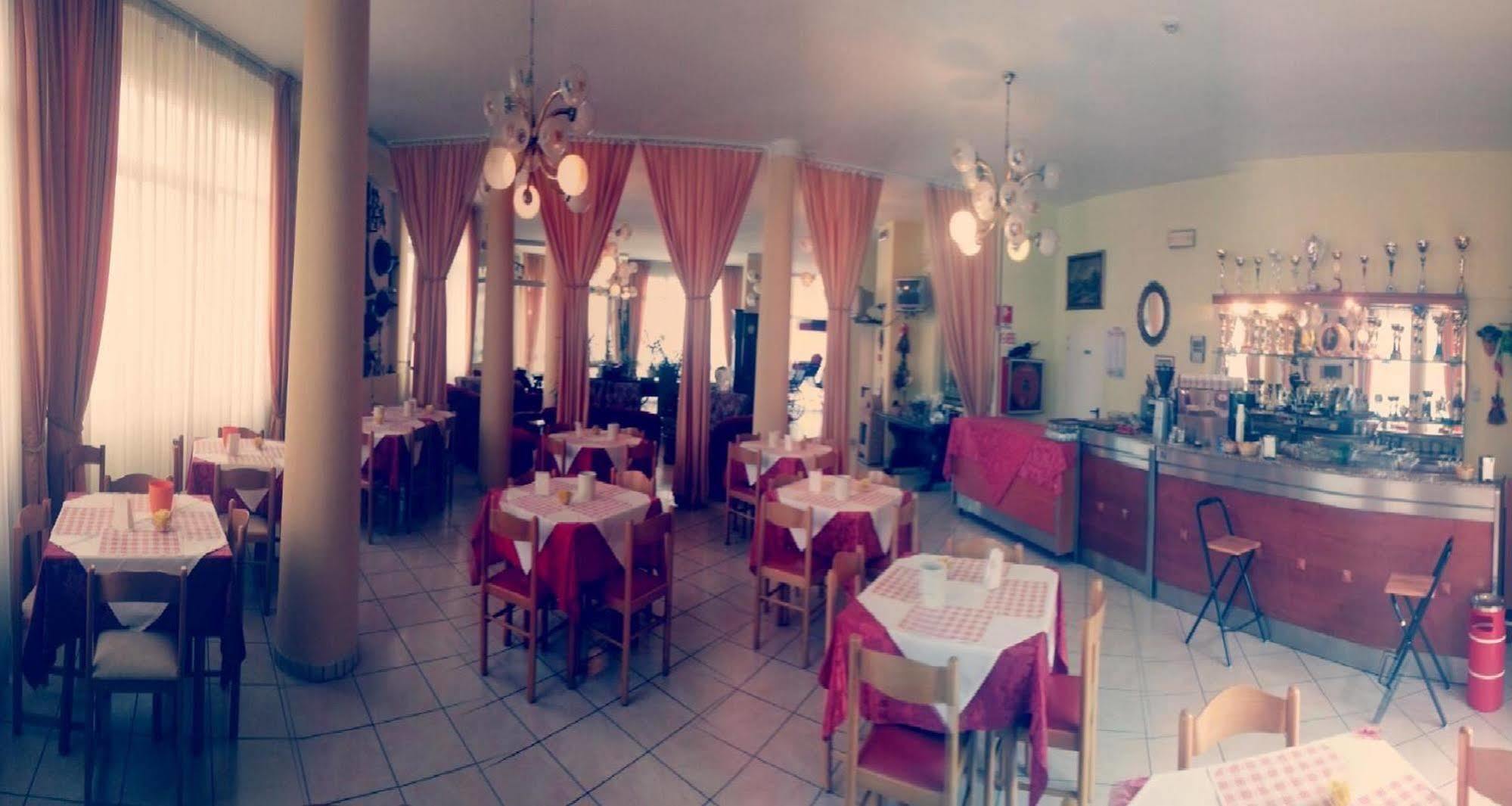 Hotel Parigi Castel San Pietro Terme Exteriör bild